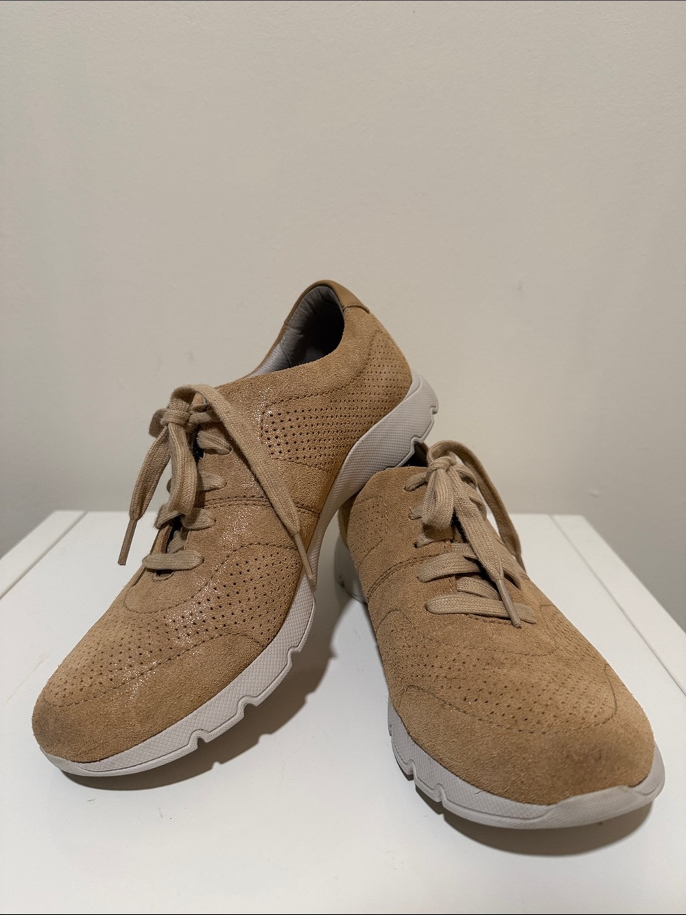 Dansko Women's Alissa Sneaker Taupe Milled Nubuck Leather size 38 Eu or 7.5 U.S